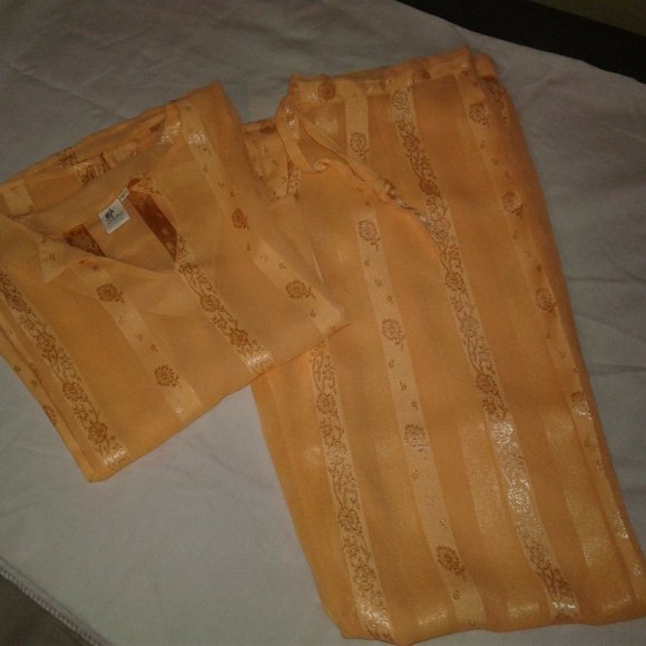 JAHNVI PIJAMA SET SIZE LARGE - Picture 1 of 10